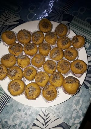 बेसन के लड्डू (Besan ke laddu recipe in hindi) रेसिपी मुख्य फोटो