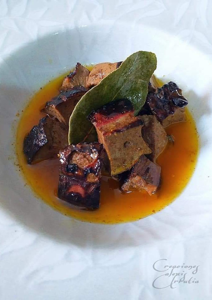 Una foto de Hígado de cordero en salsa de mantequilla pura de vaca y laurel