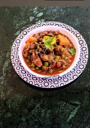 A picture of Paddy Straw Mushroom And Peas Curry.