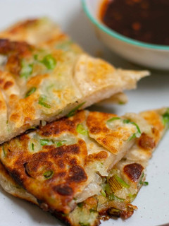 A picture of Spring onions pancake 🥞🥢.
