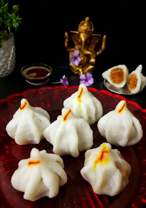 A picture of Ukadiche Modak.