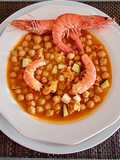 Garbanzos con langostinos