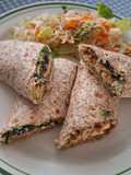 Burritos de requesón con espinacas y pechuga