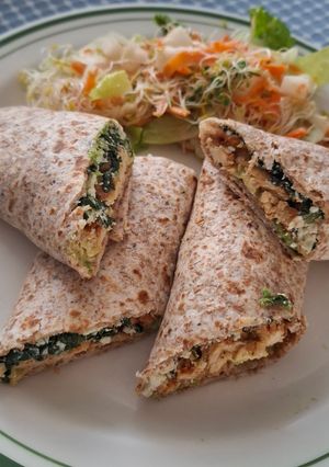 Una foto de Burritos de requesón con espinacas y pechuga
