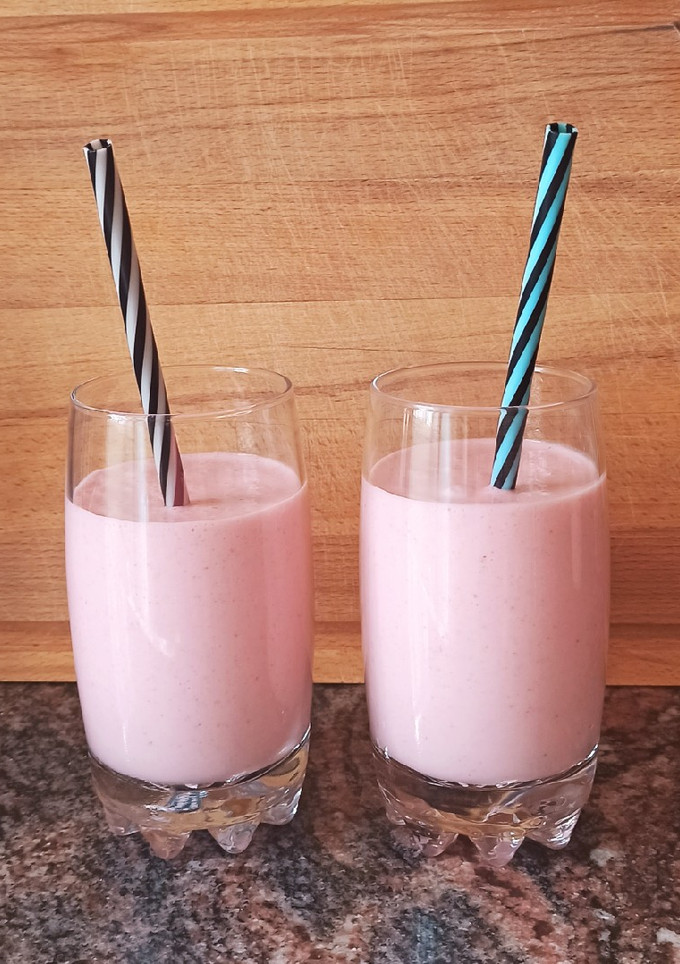 Una foto de Batido de fresas 🍓 con nata Thermomix