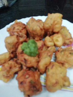 A picture of Kanda Bhaji.