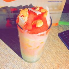 A picture of Fruit parfait.