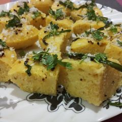 A picture of Khaman Dhokla.