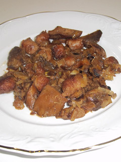Una foto de Setas con puerro y longanizas blancas