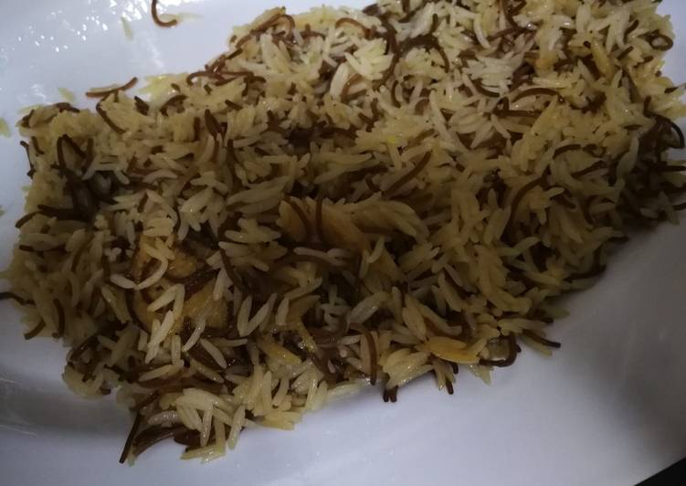 رز ابيض بالشعيريه على طريقتي 😻