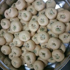 A picture of Moong dal ladoo.