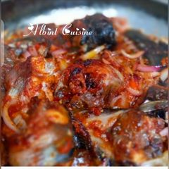A picture of Onion fish sauce.