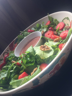صورة لوصفة سلطه الجرجير بالفراوله 🍓🍓🥗