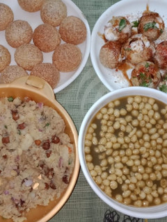 गोलगप्पे (golgappe recipe in Hindi) रेसिपी मुख्य फोटो