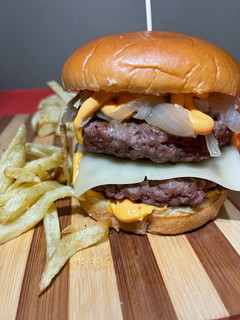 Una foto de Hamburguesa quejeso🍔🧀