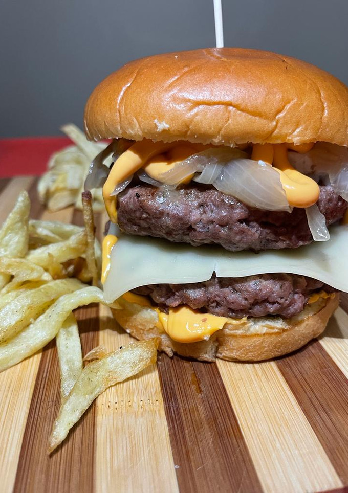 Una foto de Hamburguesa quejeso🍔🧀