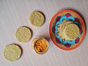 Una foto de crackers con curcuma