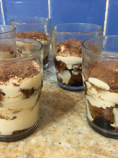 Una foto de Tiramisú fácil en vaso