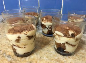 Una foto de Tiramisú fácil en vaso