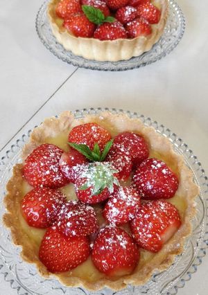 Une photo de Tartelette aux fraises et crémeux citron