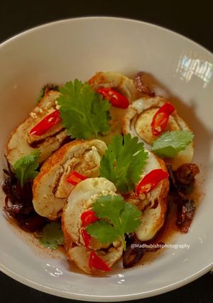 A picture of Kai Leuk Kuey or Son-in-Law Eggs.