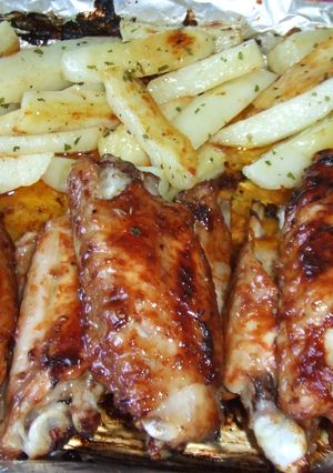 Una foto de Alas de pavo lacadas y crujientes