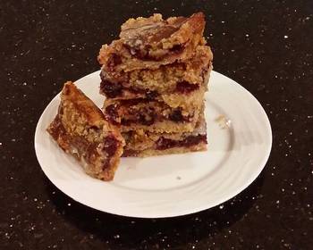 Easy Make Recipe Fresh Berrie Crumble Bars with White and Milk Chocolate Glaze Home Style