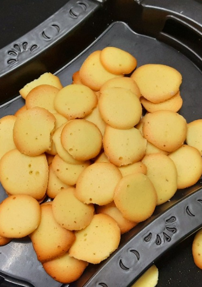 காயின் பிஸ்கெட் அல்லது முட்டை பிஸ்கெட் (Coin Biscuit recipe in tamil) செய்முறை முக்கிய புகைப்படம்