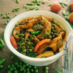 A picture of Snakehead fish with green pea and Tomato curry 🍲.