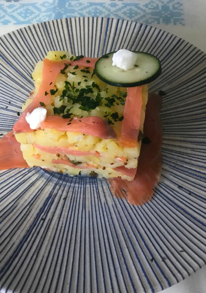 Una foto de Tartar de patata y salmón