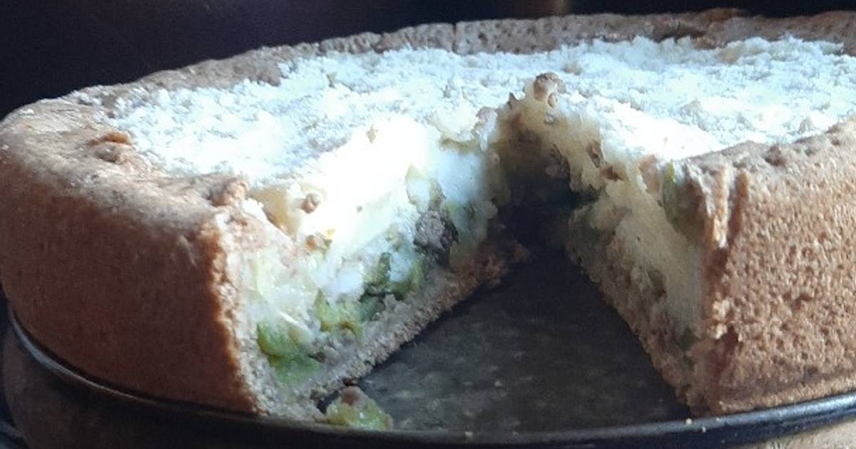 Tarta integral de carne, zapallitos y puré Receta de Magela Guardia