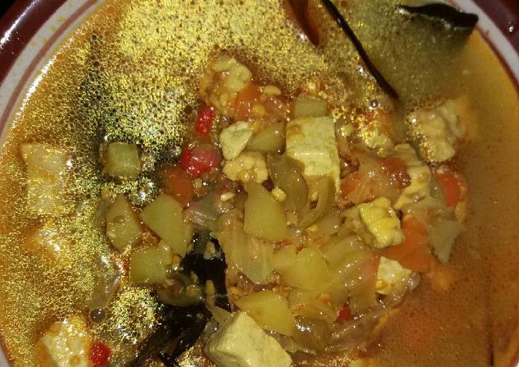 Sayur sop tahu tempe kuah mer