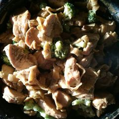 Fast chicken & broccoli A picture of Fast chicken & broccoli.