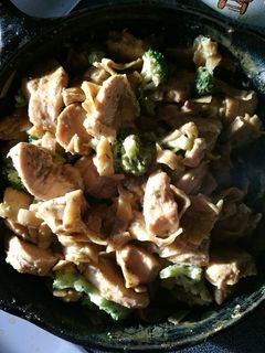 A picture of Fast chicken & broccoli.