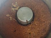 Una foto de torta de nuez y manteca