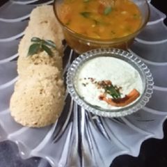 A picture of Red rice idli (kerela style).