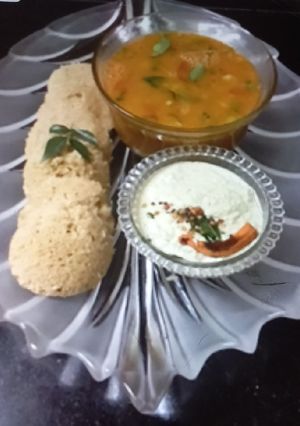 A picture of Red rice idli (kerela style).