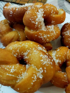 A picture of Twisted donuts/how to make tea time snack/simple fluffy soft.