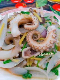 Hình của món Bạch tuộc xào hành tây.