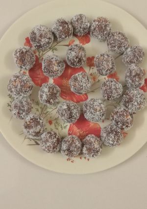 ડ્રાયફ્રૂઇટ સ્વીટ (Dryfruit Sweet Recipe in Gujarati) રેસીપી મુખ્ય ફોટો