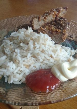 Una foto de Milanesas de hígado con arroz graneado