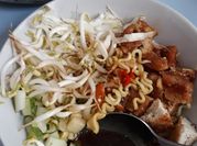 Gambar bakmi tahu acar