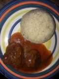 Poulet à la sauce tomate et riz pilaf