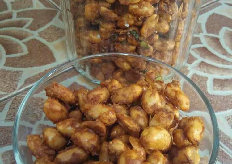 Recipe of Super Quick Homemade Kacang Bangkok (Spicy Fried Bangkok Peanut)