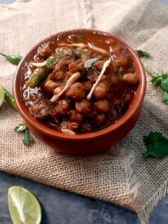 A picture of Chana masala.