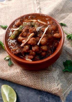 A picture of Chana masala.