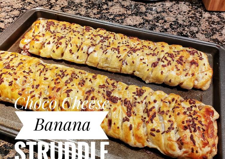 Langkah Mudah untuk Menyiapkan Choco Cheese Banana Strudel Anti Gagal