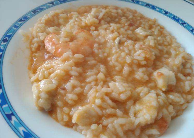 Arroz caldoso de rape y langostinos con crema de nécoras