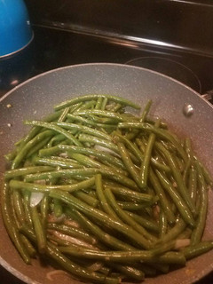 A picture of Fresh garlic green beans.