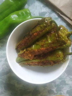 भरवा मिर्च (bharwa Mirch recipe in Hindi) रेसिपी मुख्य फोटो